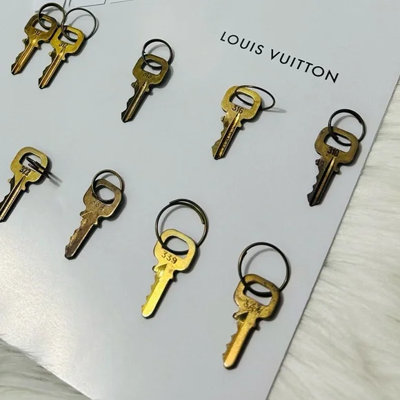 LV Key #322 - Picture 2 of 2